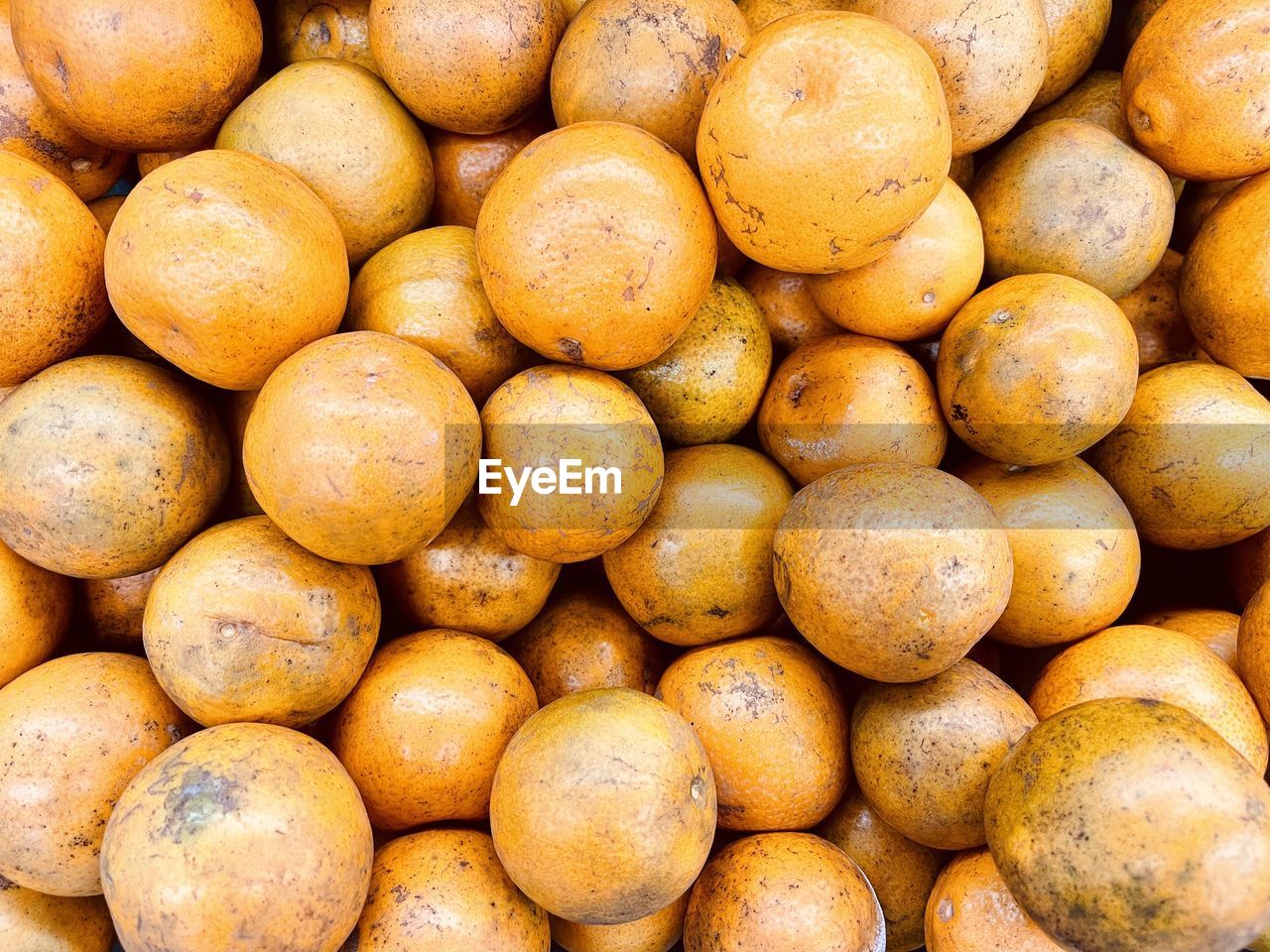 FULL FRAME SHOT OF FRUITS IN MARKET