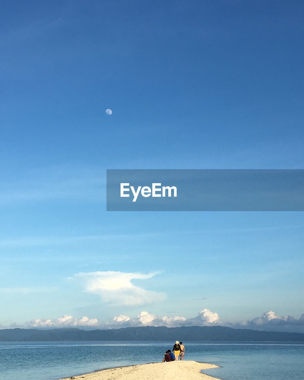 SCENIC VIEW OF SEA AGAINST BLUE SKY