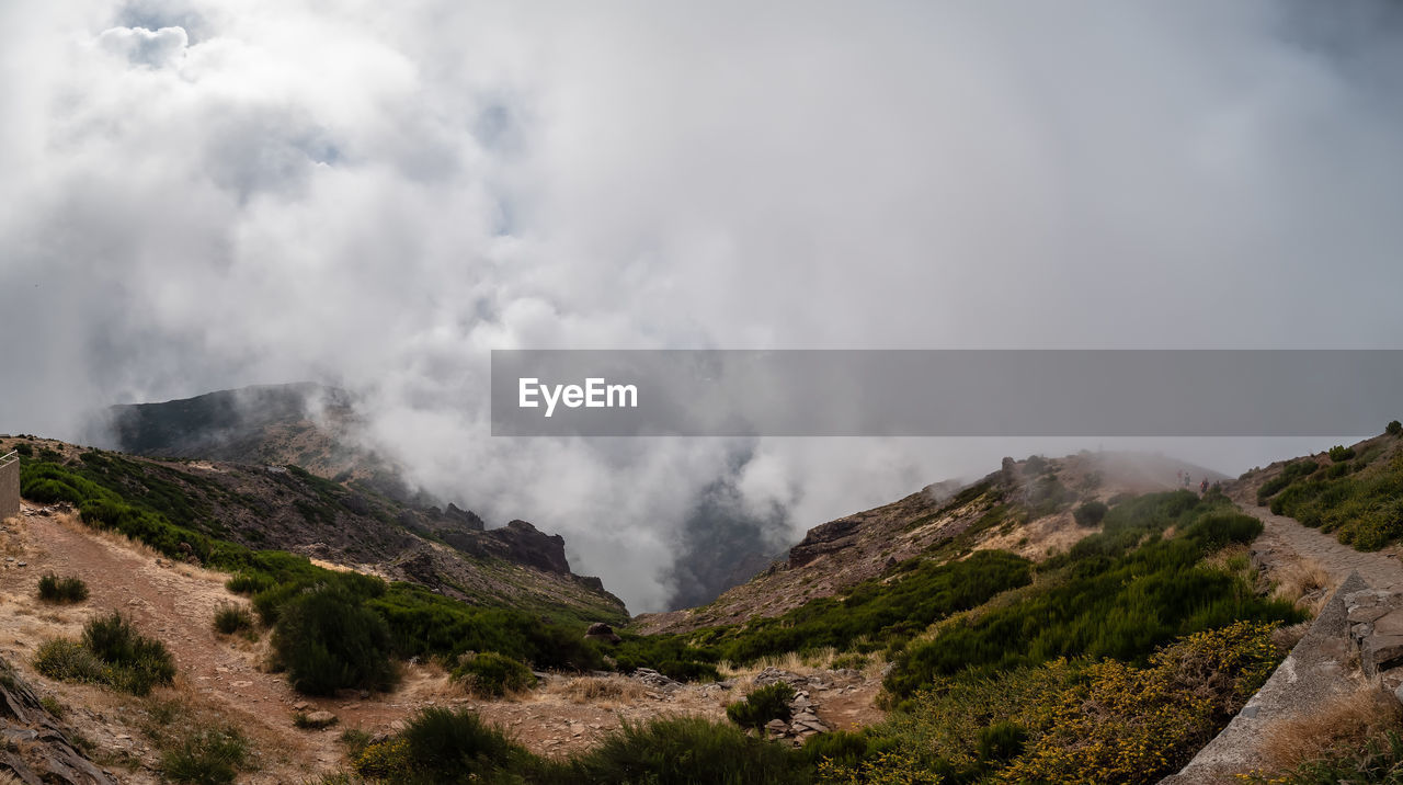 PANORAMIC VIEW OF MOUNTAINS AGAINST SKY