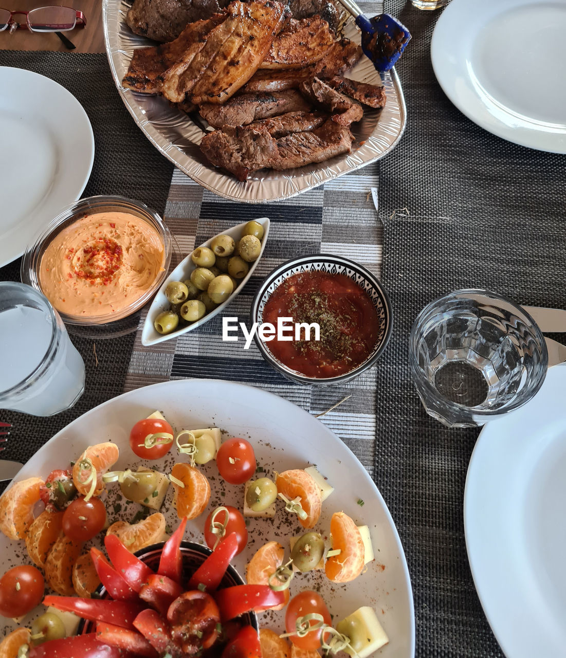 HIGH ANGLE VIEW OF BREAKFAST SERVED IN PLATE