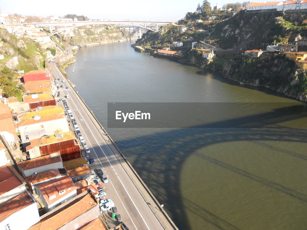 HIGH ANGLE VIEW OF CITY AT WATERFRONT