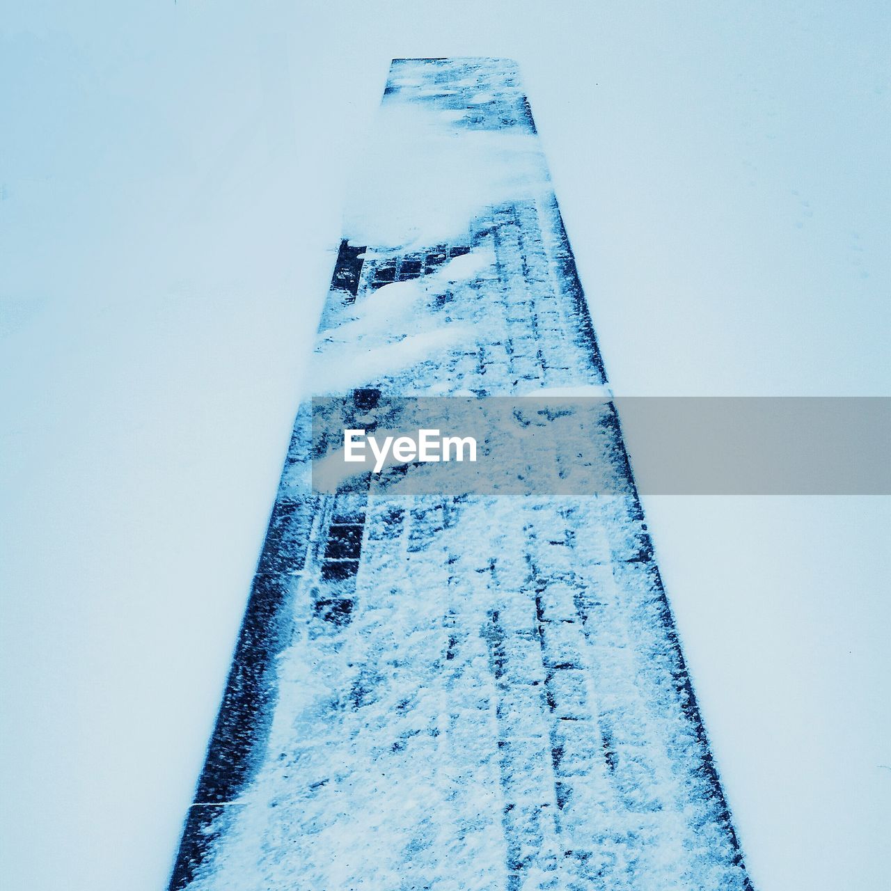 CLOSE-UP OF SNOW ON WHITE WALL