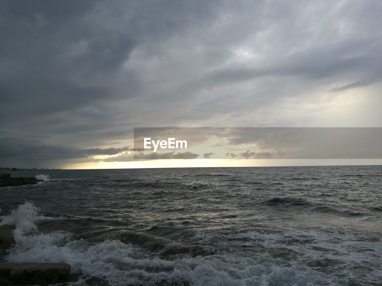 VIEW OF SEA AGAINST CLOUDY SKY