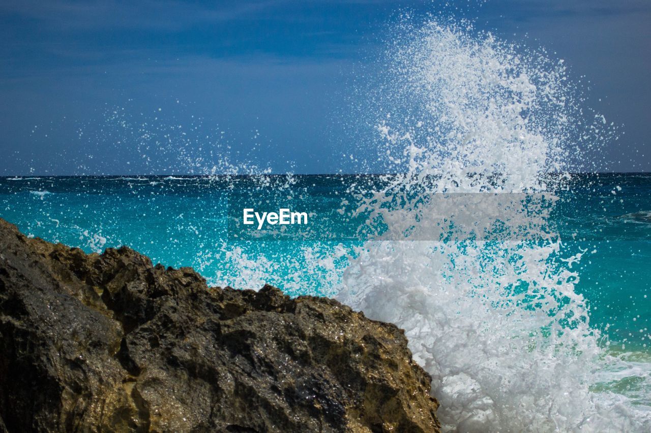 Waves splashing on rocks