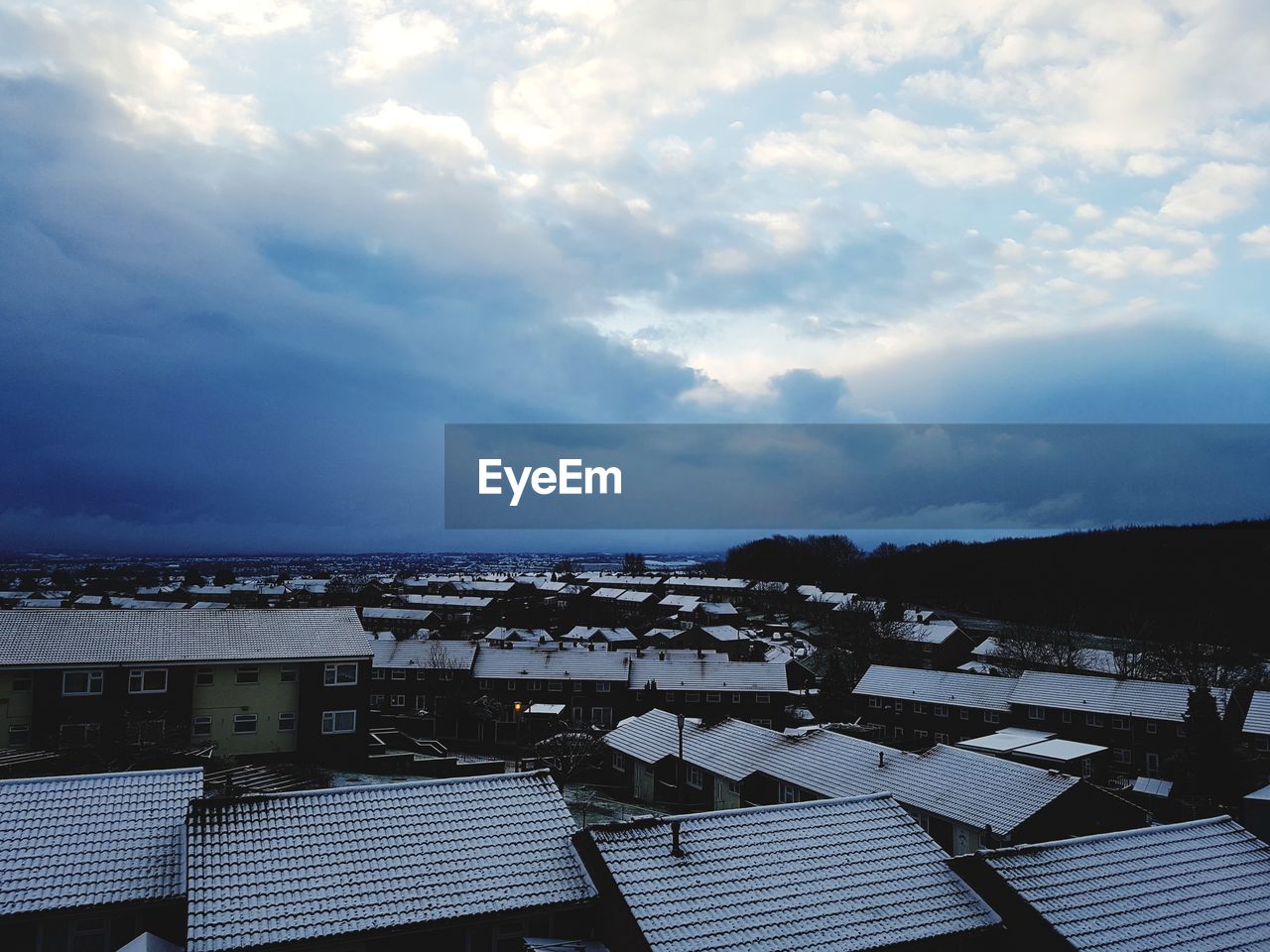 SCENIC VIEW OF SKY OVER ROOF