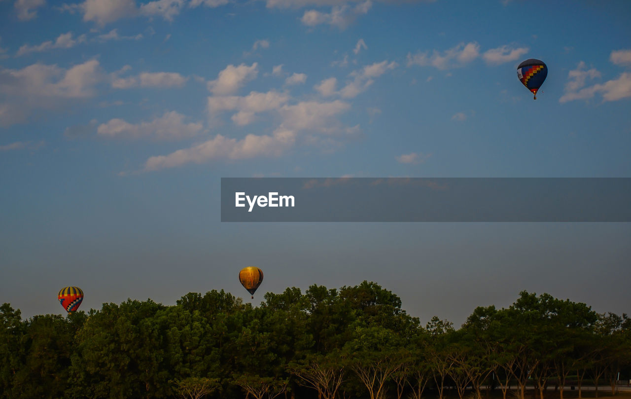 VIEW OF HOT AIR BALLOON AGAINST SKY