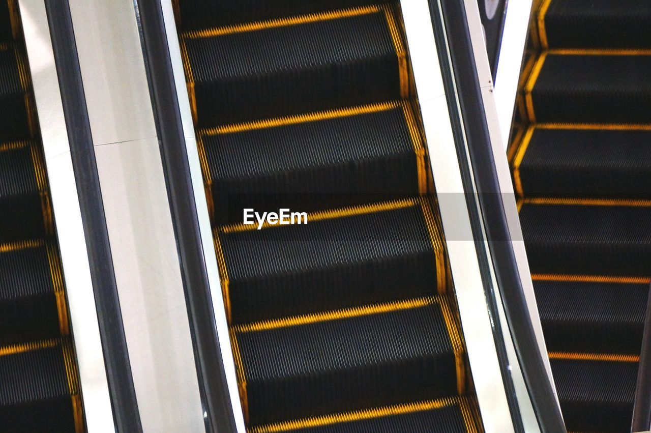HIGH ANGLE VIEW OF ESCALATOR ON STAIRCASE