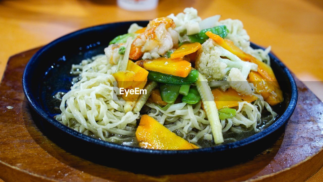 food and drink, food, healthy eating, wellbeing, freshness, vegetable, dish, asian food, cuisine, indoors, thai food, no people, table, japanese food, plate, meal, bowl, focus on foreground, curry, produce, close-up, rice - food staple, serving size, still life, culture