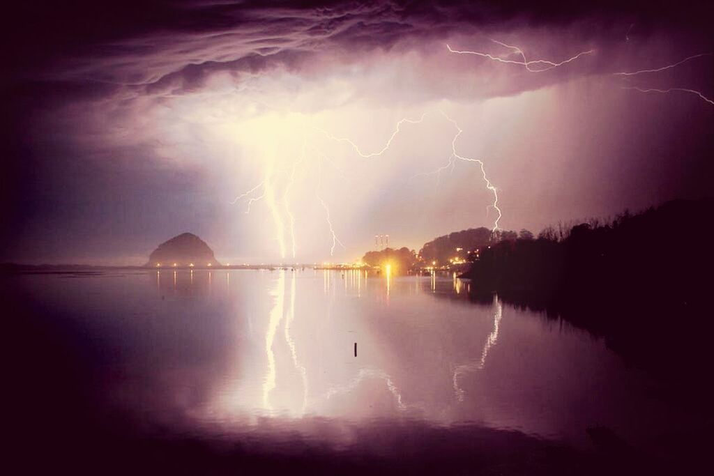 Lightening over sea