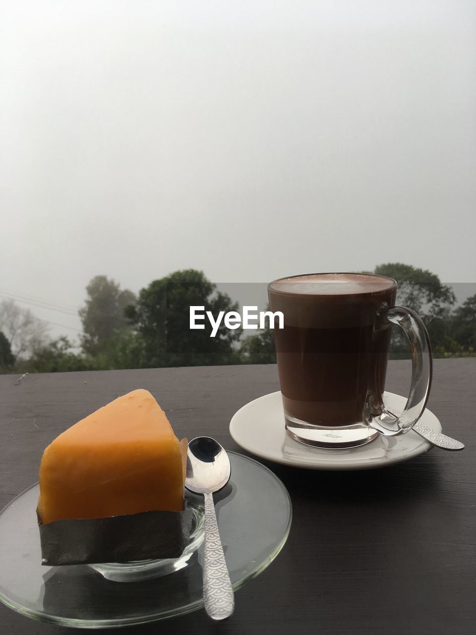 CLOSE-UP OF COFFEE CUP AND DRINK