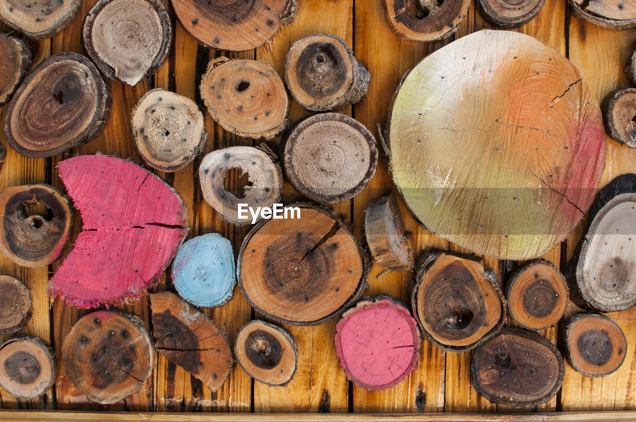 HIGH ANGLE VIEW OF VARIOUS OBJECTS