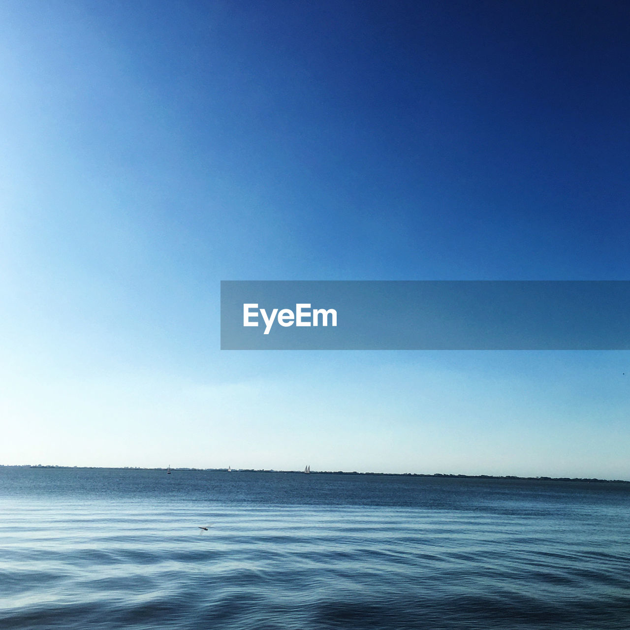 SCENIC VIEW OF SEA AGAINST BLUE SKY