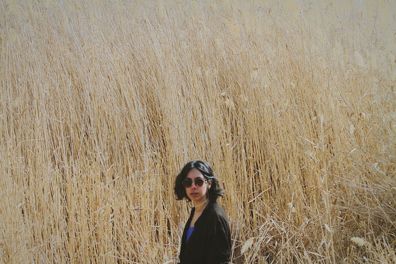 PORTRAIT OF BEAUTIFUL YOUNG WOMAN STANDING ON GROUND