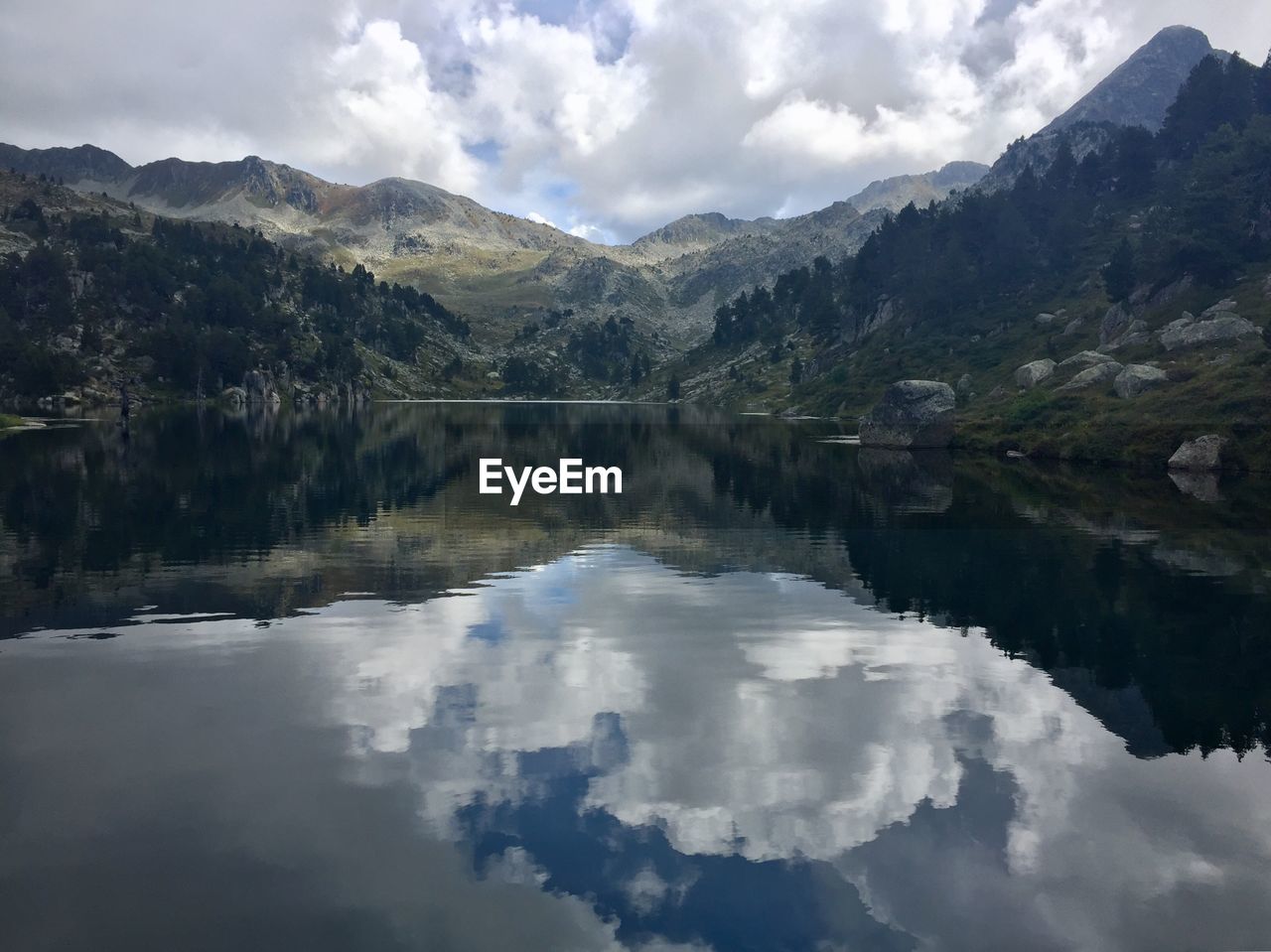 Scenic view of lake and mountains against sky