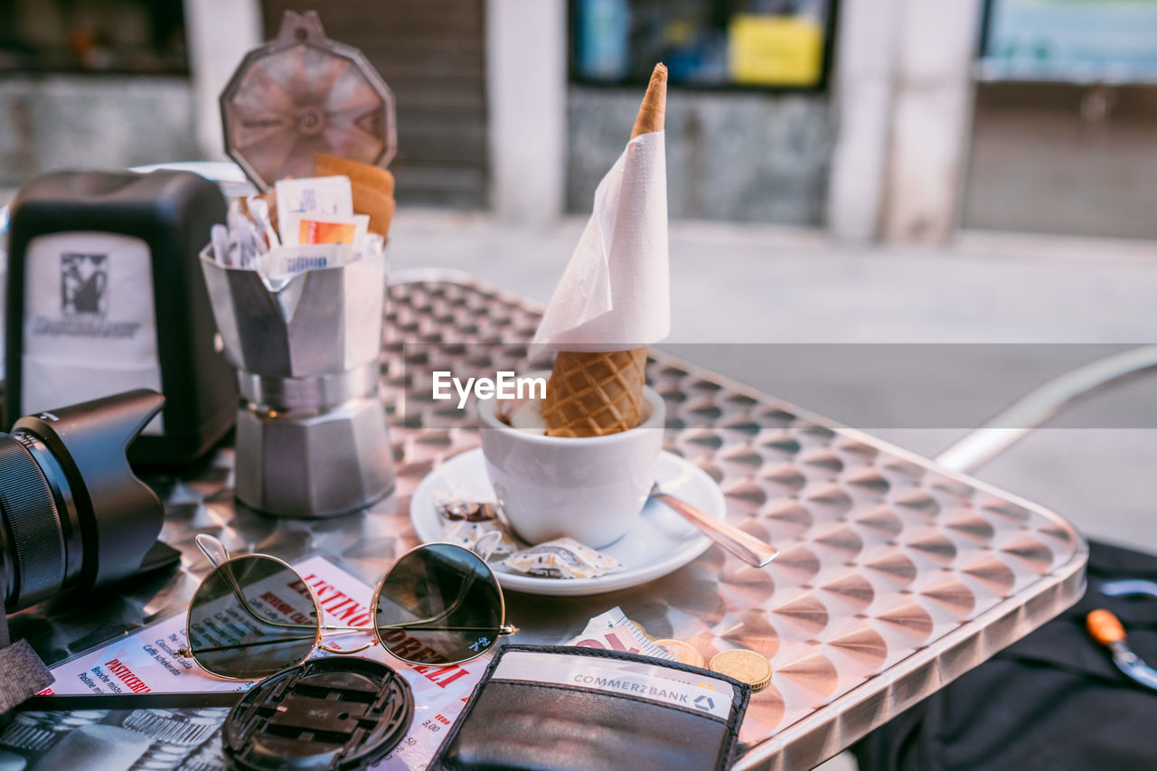 CLOSE-UP OF COFFEE CUP ON TABLE