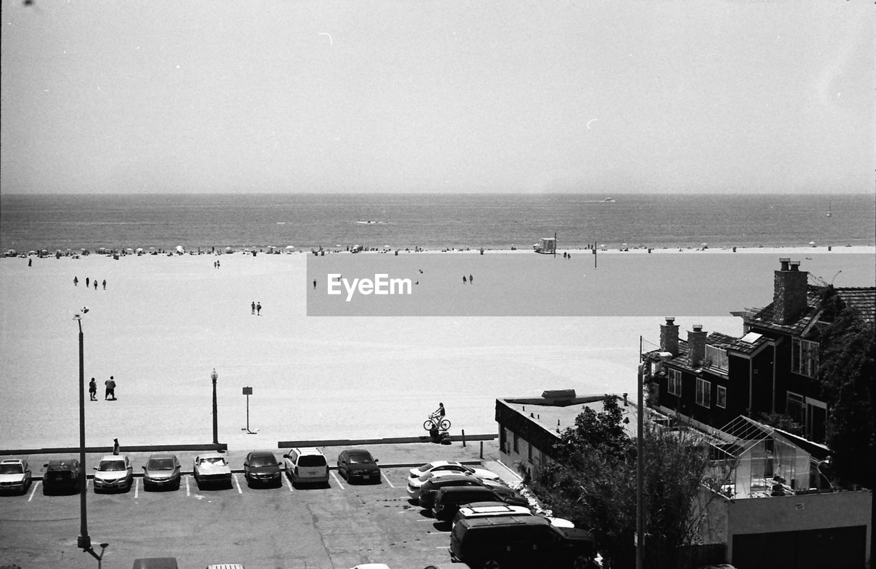 VIEW OF BUILDINGS IN SEA