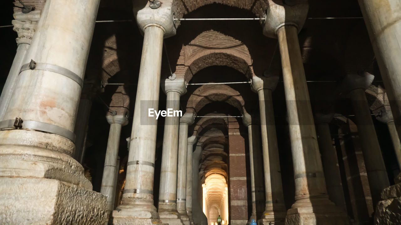 LOW ANGLE VIEW OF COLONNADE IN BUILDING