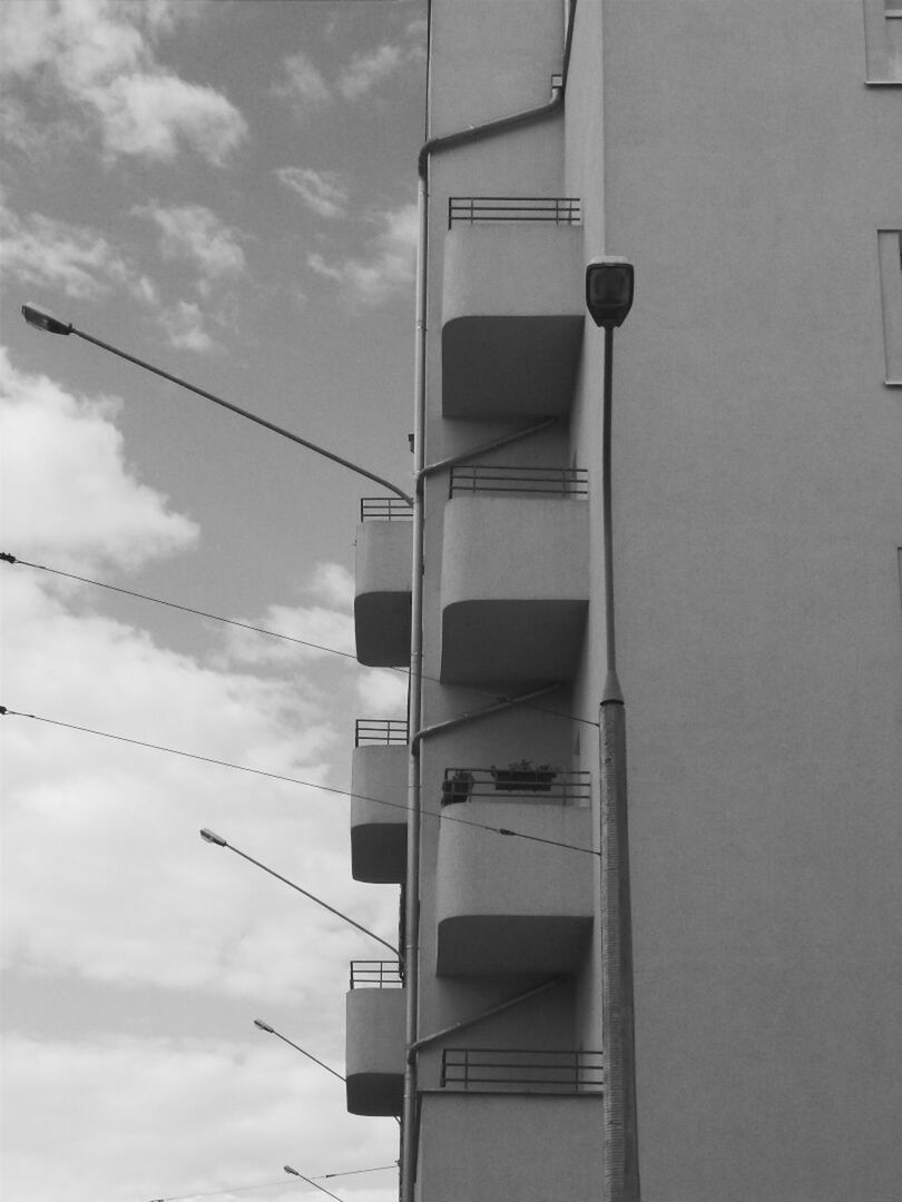 LOW ANGLE VIEW OF BUILT STRUCTURE AGAINST THE SKY