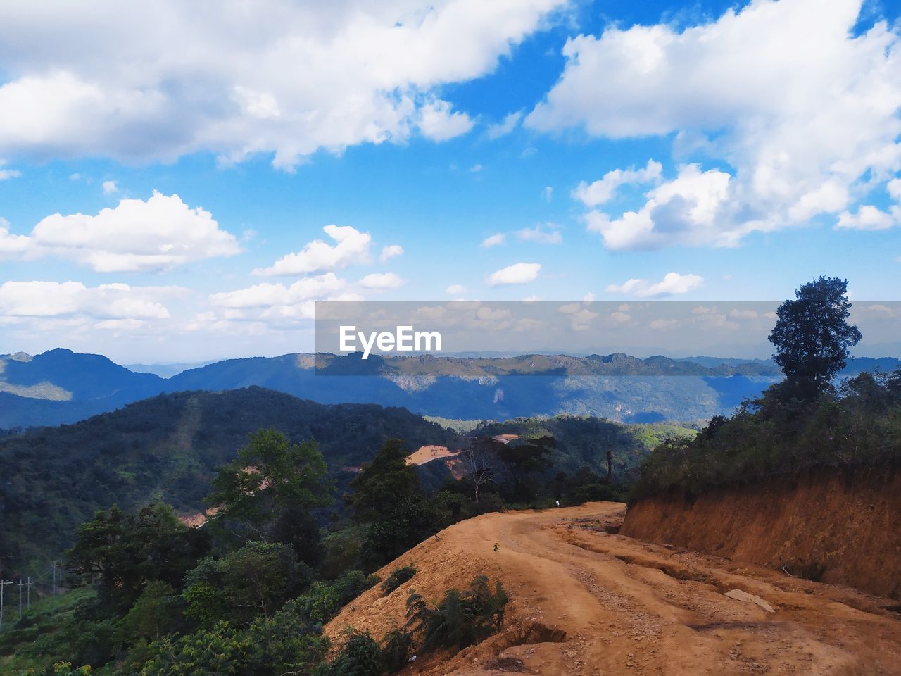 SCENIC VIEW OF MOUNTAIN AGAINST SKY