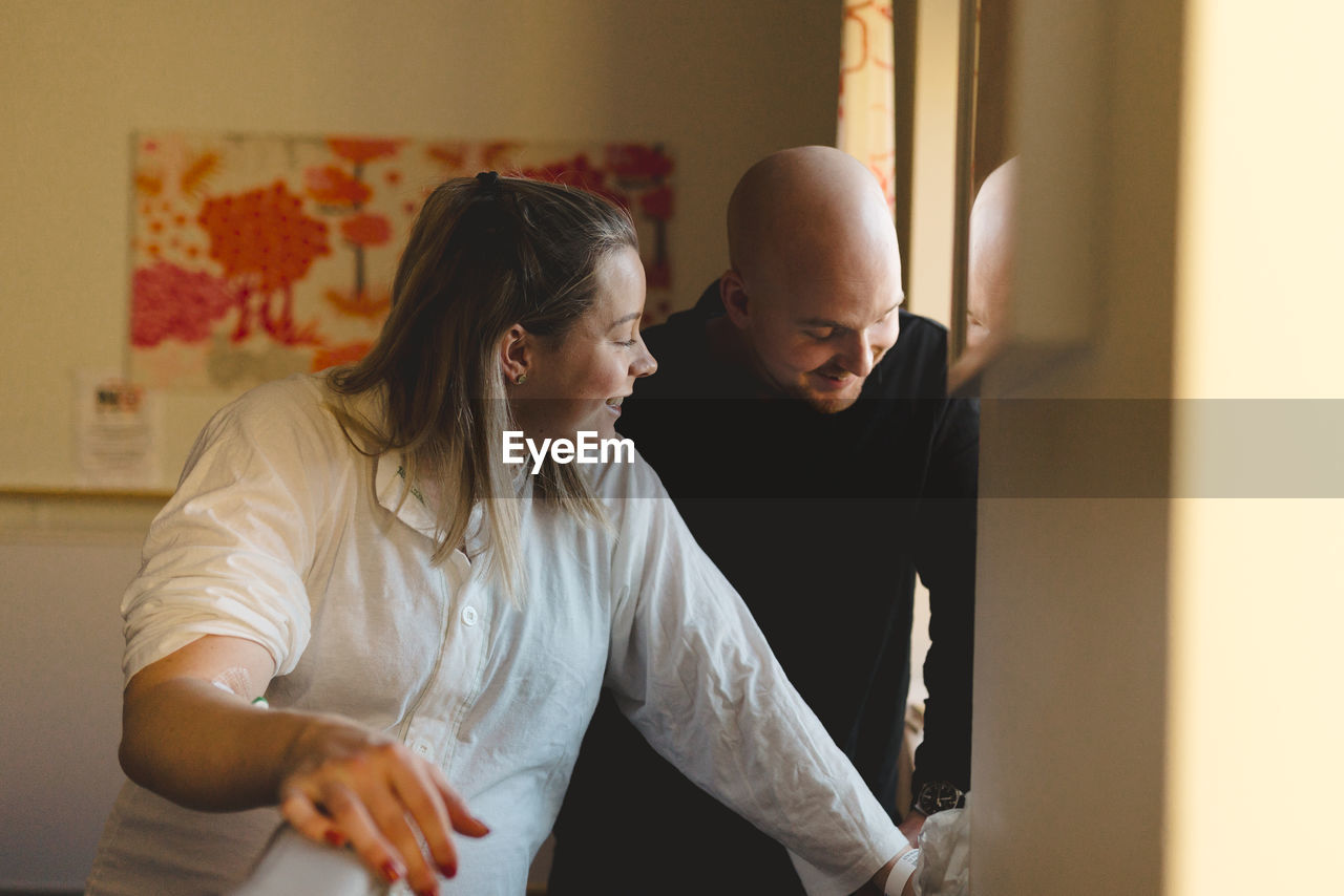 Pregnant woman with partner in delivery room
