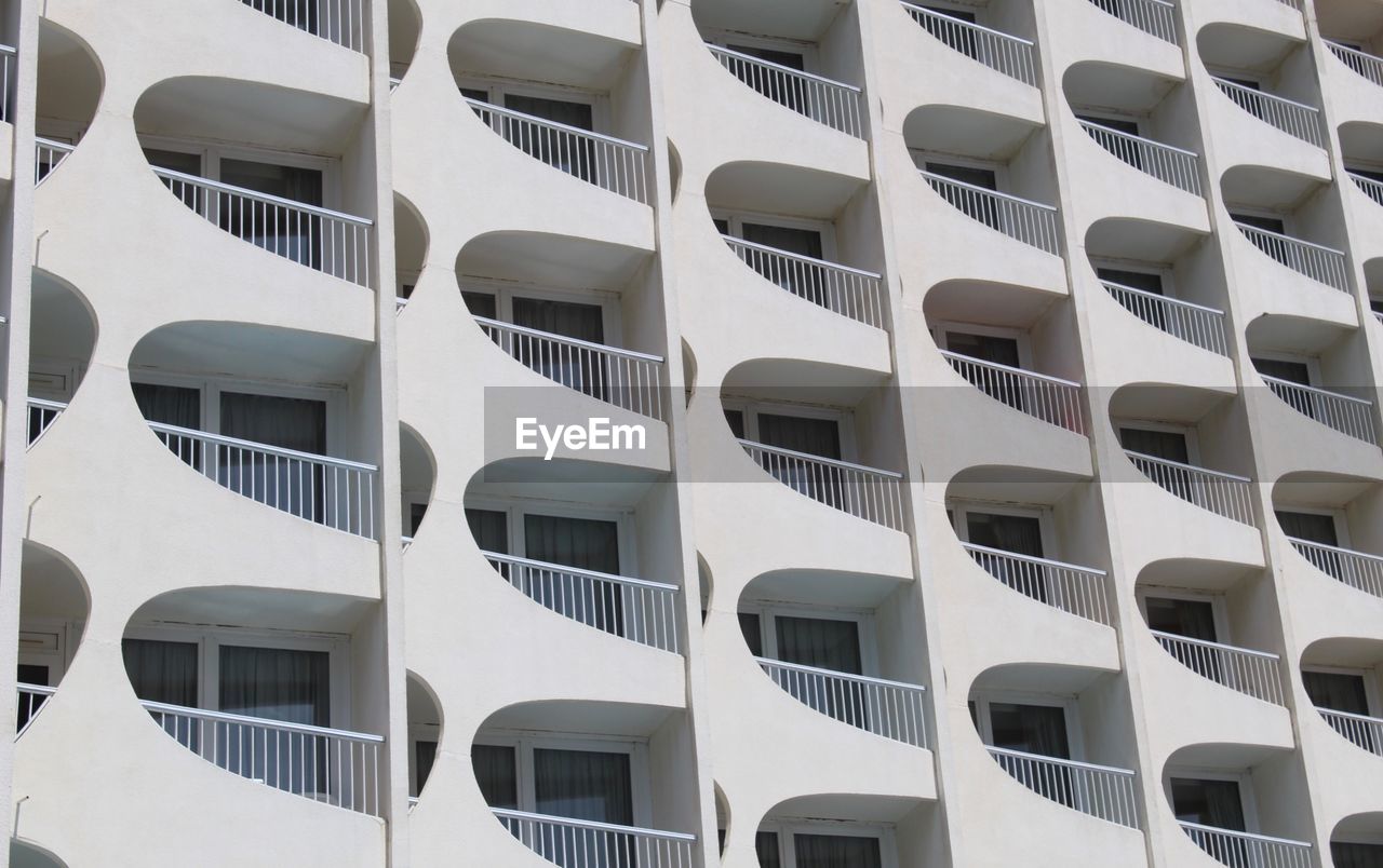 FULL FRAME SHOT OF RESIDENTIAL BUILDINGS