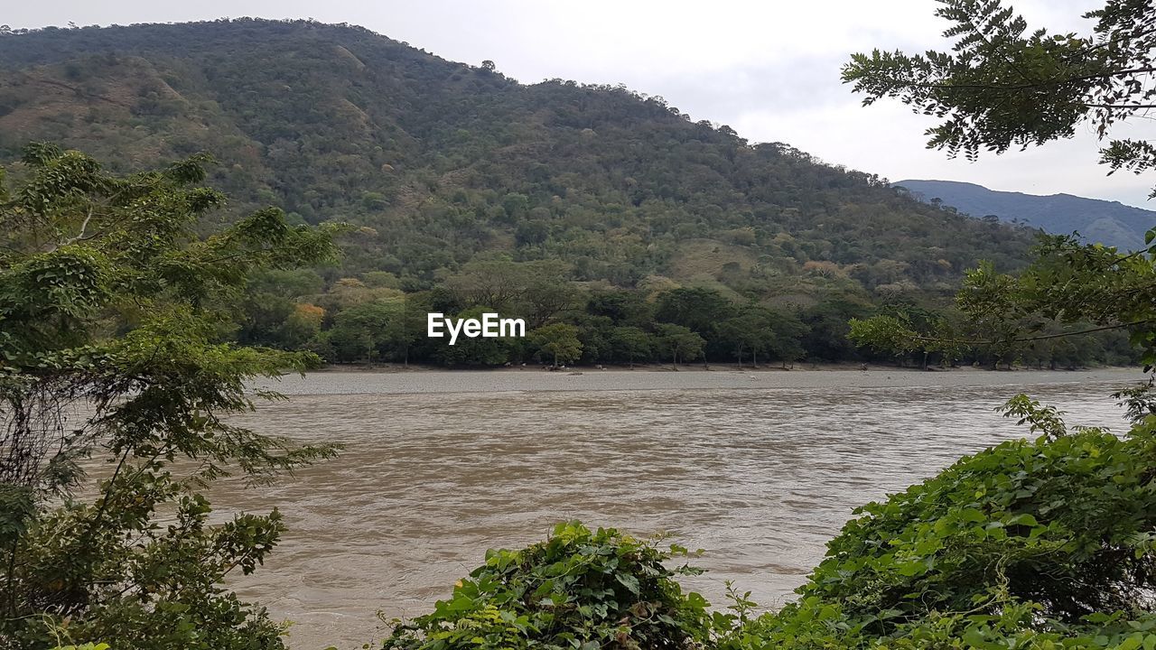 SCENIC VIEW OF RIVER AGAINST SKY