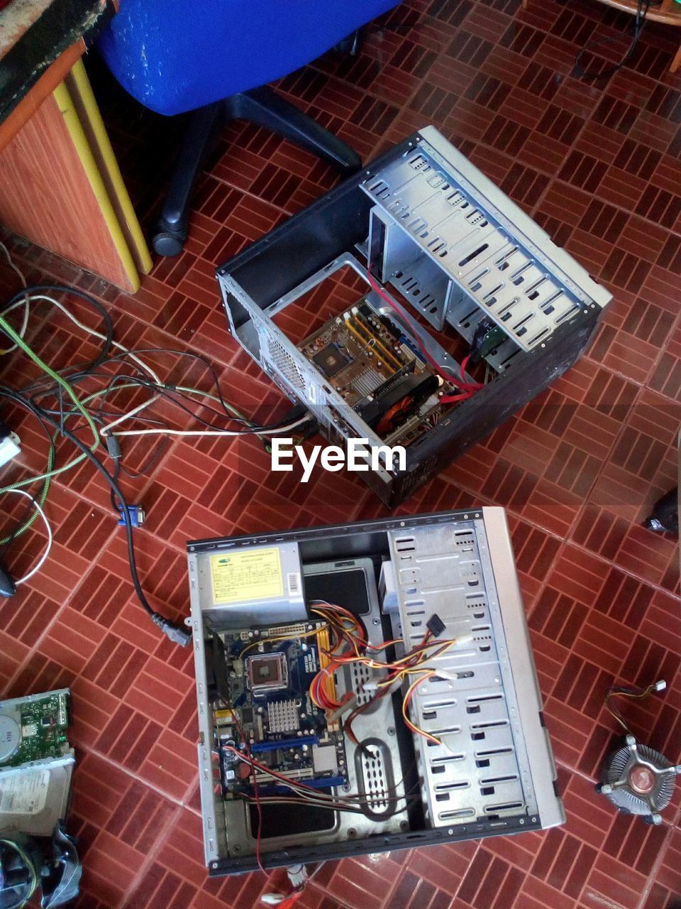 HIGH ANGLE VIEW OF COMPUTER AND KEYBOARD