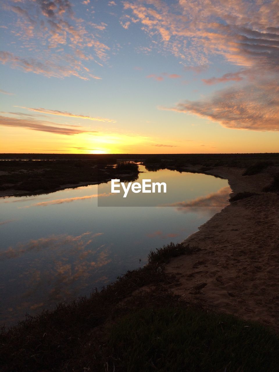 SCENIC VIEW OF SEA AGAINST SUNSET SKY