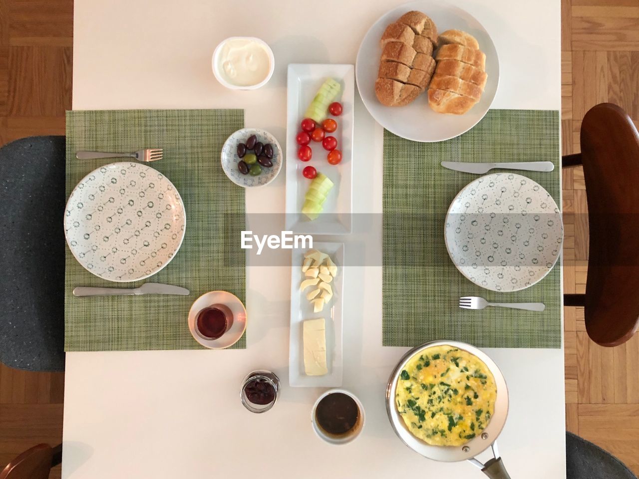 DIRECTLY ABOVE SHOT OF BREAKFAST SERVED IN PLATE