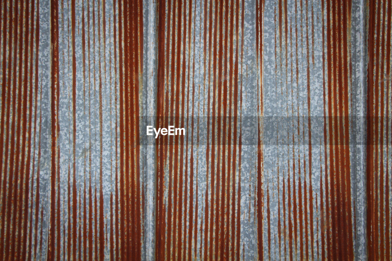 FULL FRAME SHOT OF TEXTURED WOOD WITH ORANGE