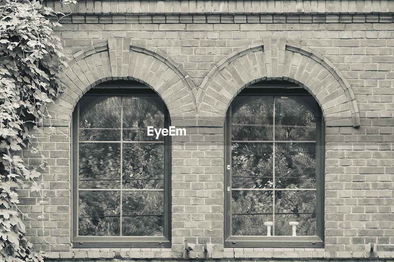 architecture, built structure, building exterior, arch, window, black and white, monochrome, building, day, no people, monochrome photography, history, iron, entrance, white, facade, door, outdoors, wall, urban area, closed, the past, black, wall - building feature, old, nature, house, ancient history, brick