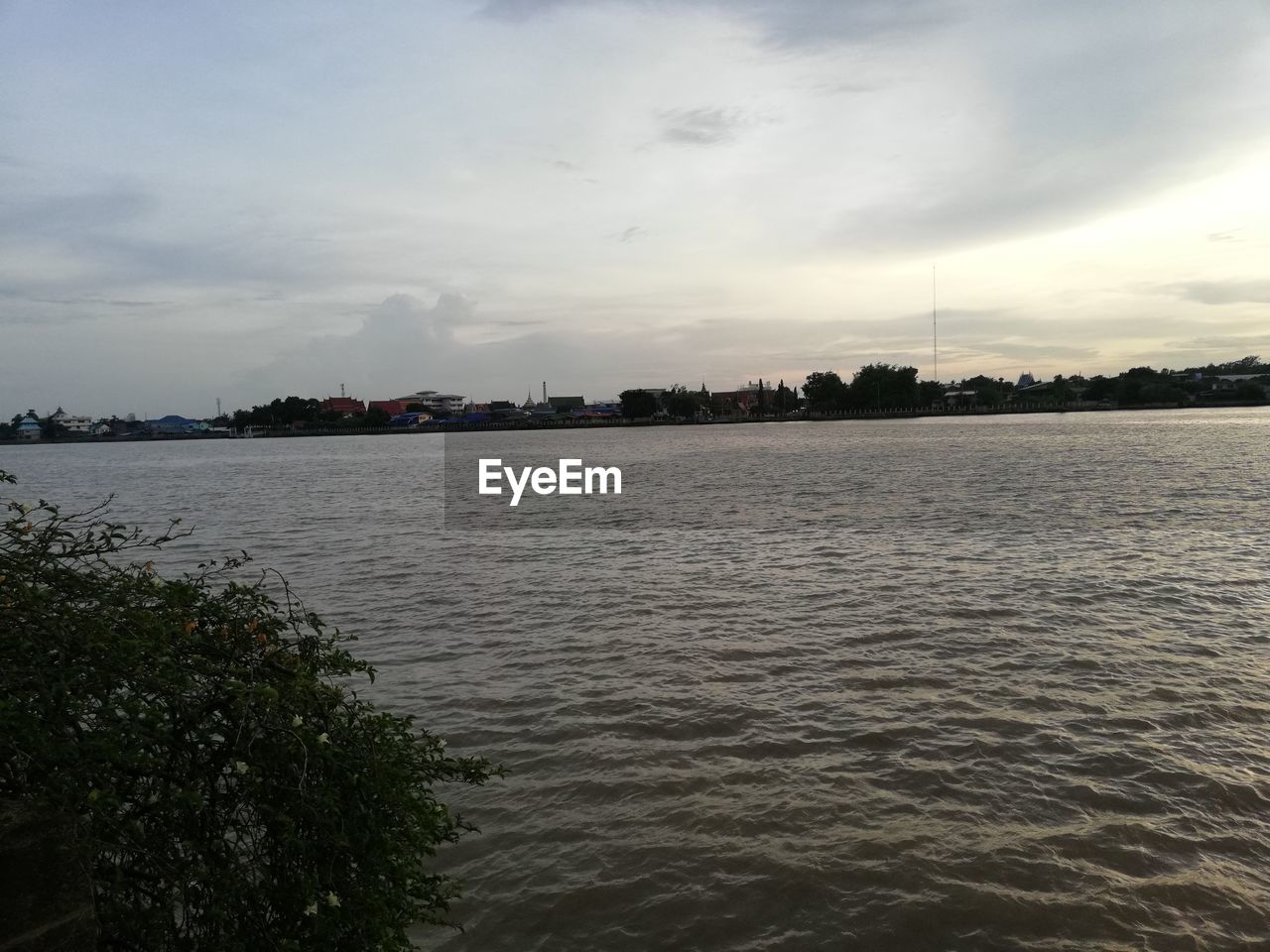 SCENIC VIEW OF SEA AGAINST SUNSET SKY