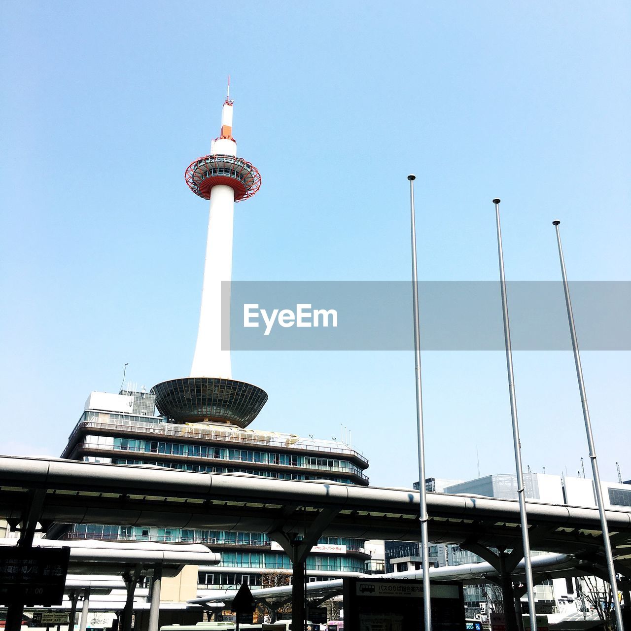 LOW ANGLE VIEW OF BUILDING AGAINST CLEAR SKY