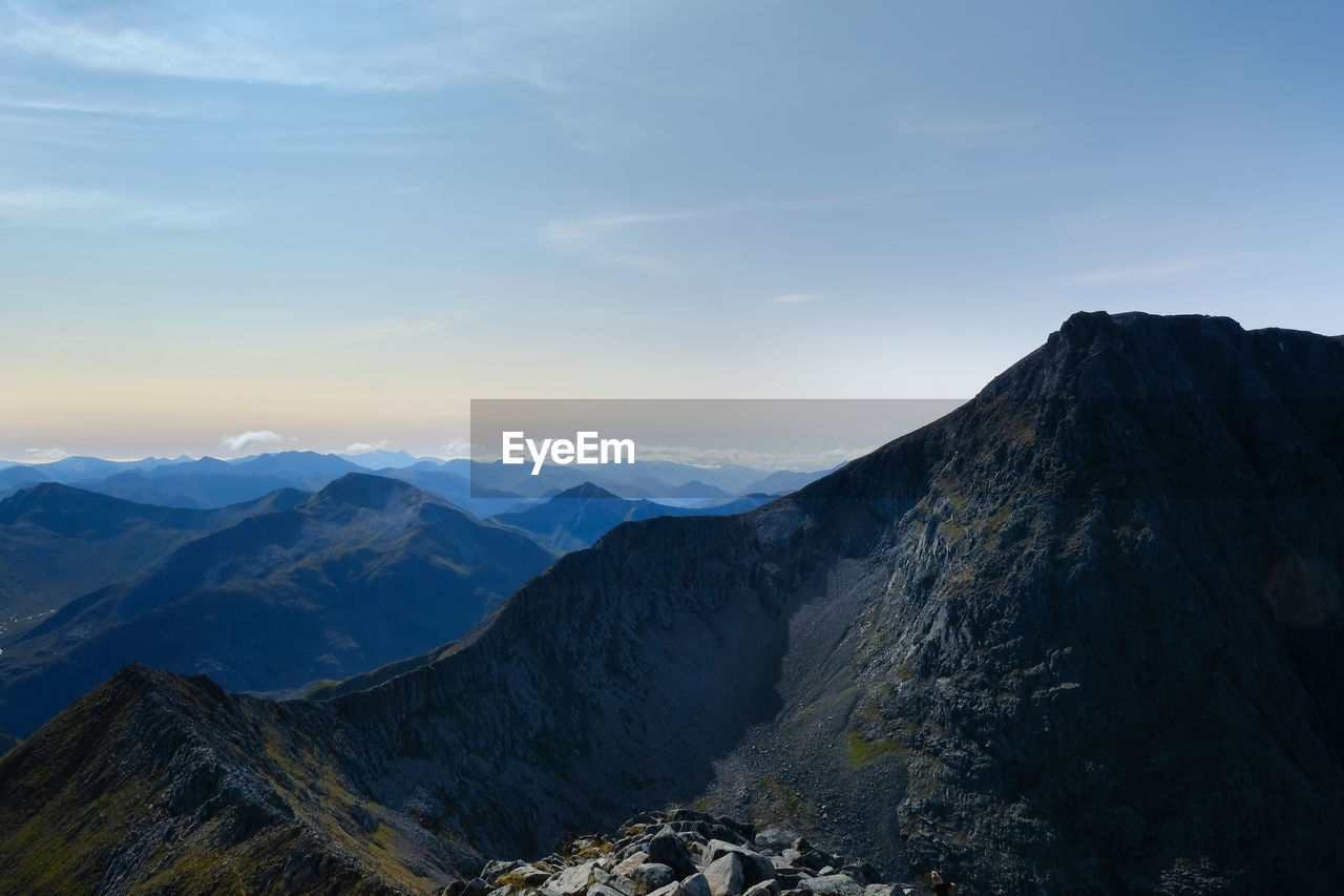 PANORAMIC VIEW OF MOUNTAIN RANGE AGAINST SKY