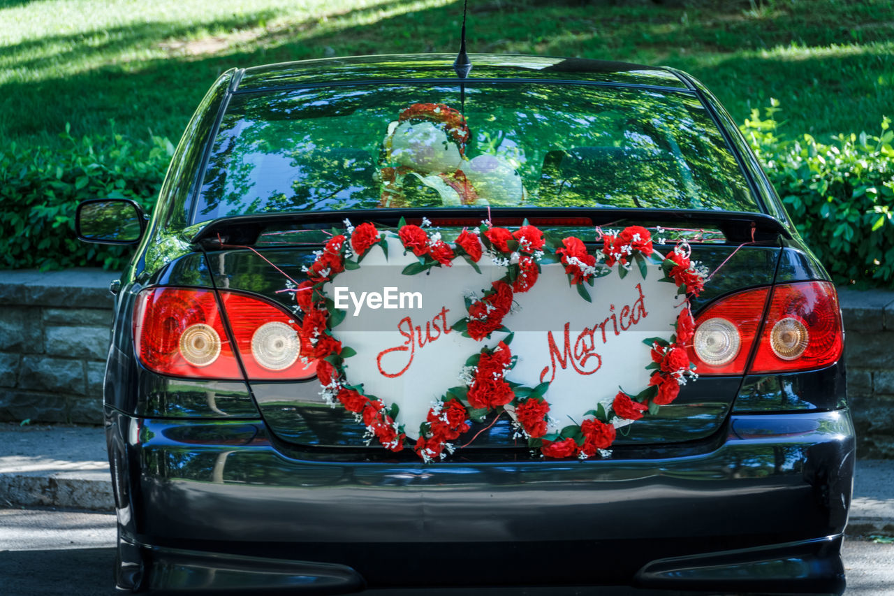 Just married sign on car