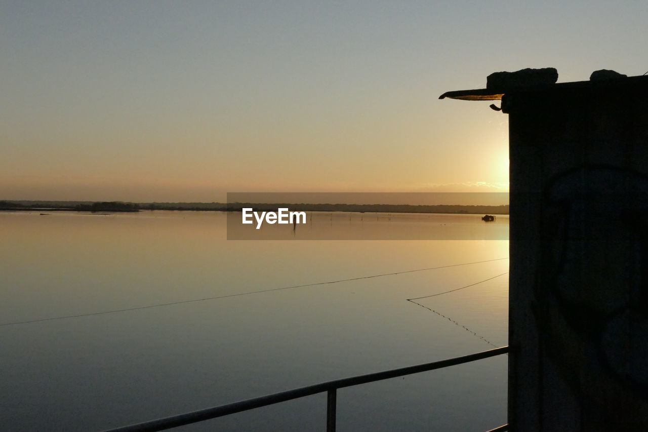 SCENIC VIEW OF SEA AGAINST SKY AT SUNSET