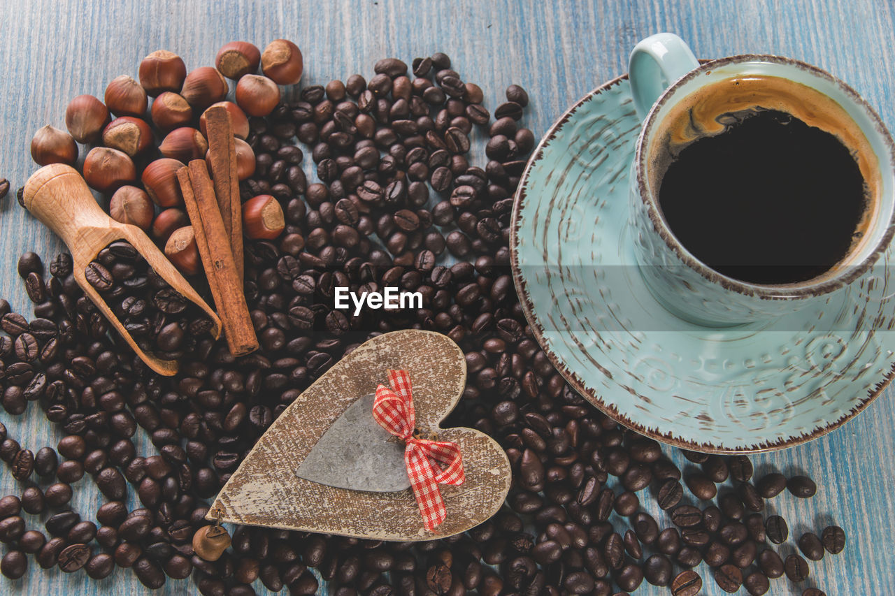 HIGH ANGLE VIEW OF COFFEE CUP ON TABLE WITH KNIFE