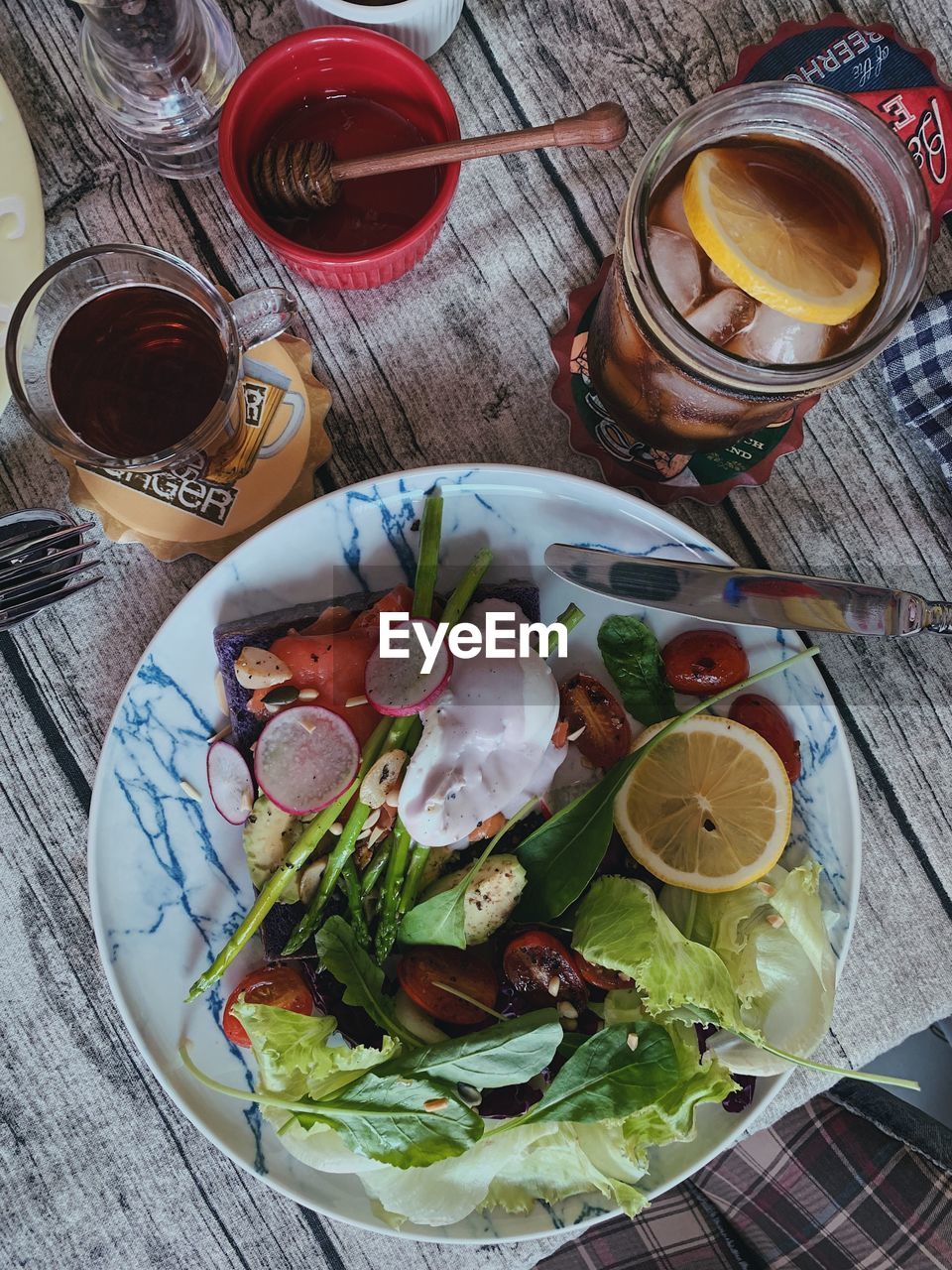 HIGH ANGLE VIEW OF FRUITS AND VEGETABLES ON TABLE