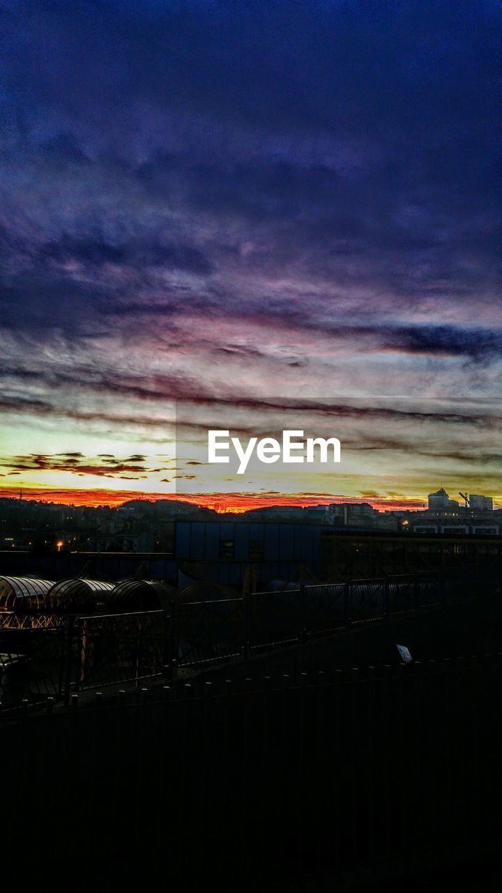 SCENIC VIEW OF DRAMATIC SKY OVER LANDSCAPE