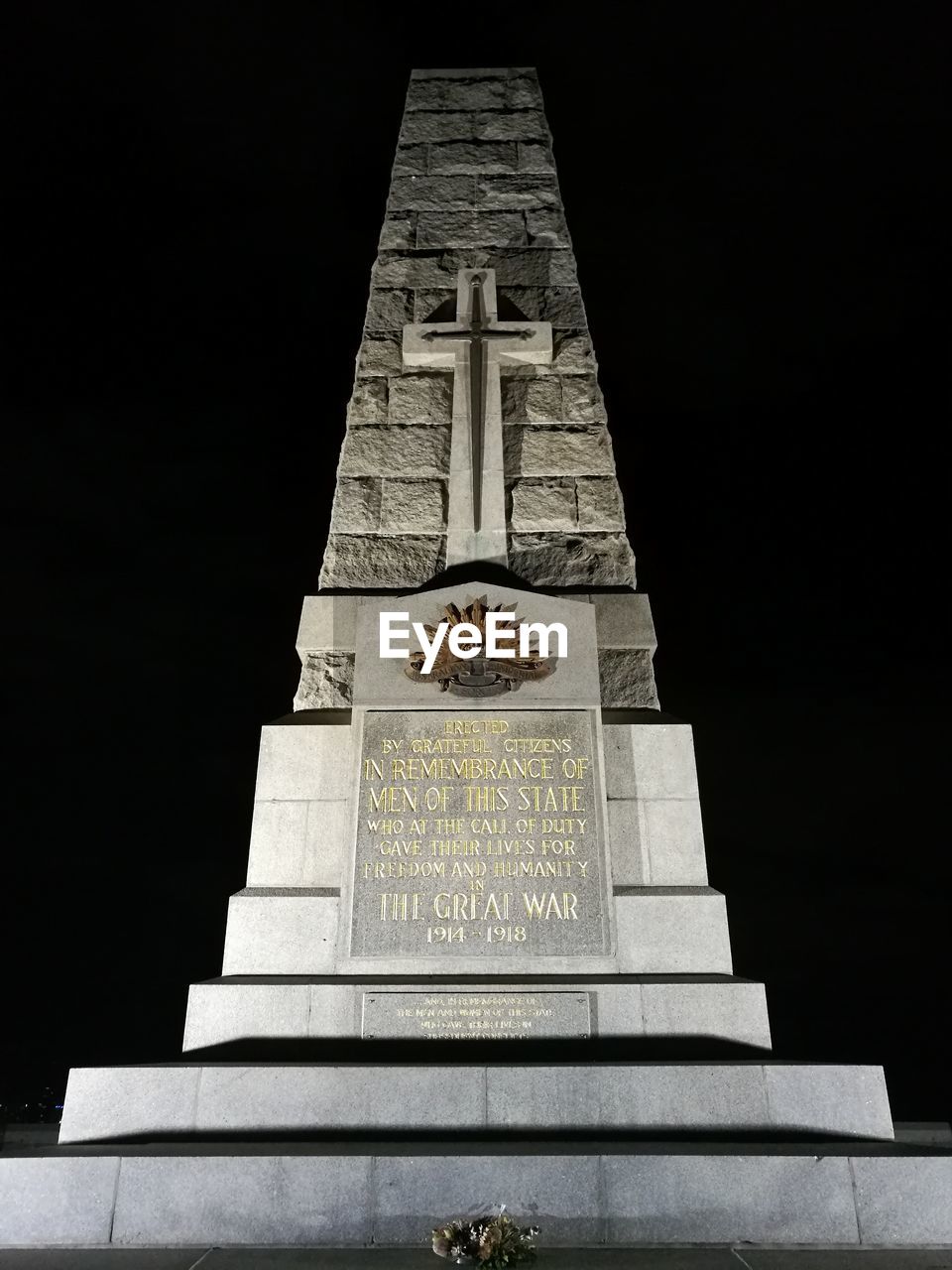 LOW ANGLE VIEW OF STATUE AGAINST TEMPLE AGAINST CLEAR SKY