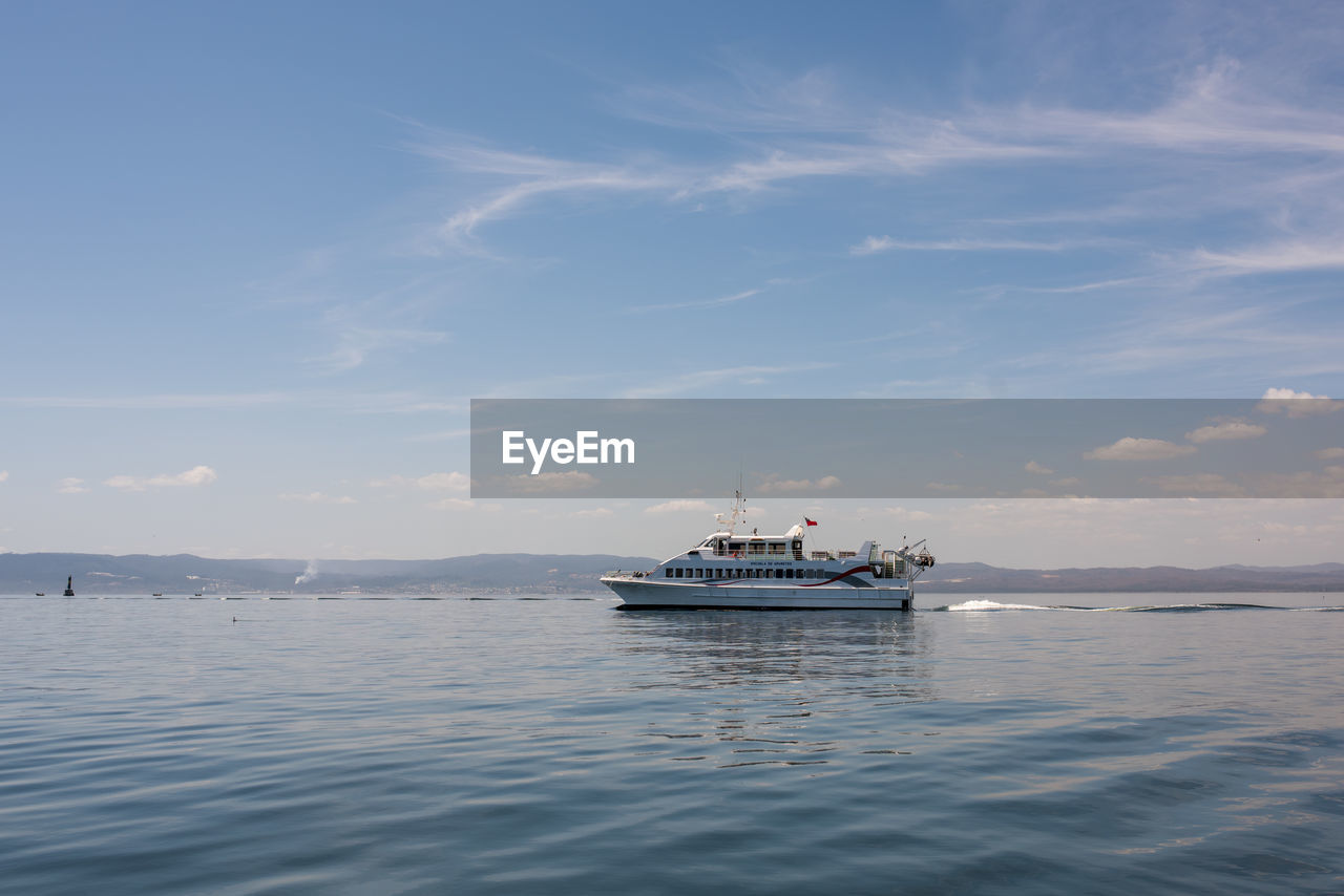 NAUTICAL VESSEL SAILING ON SEA AGAINST SKY