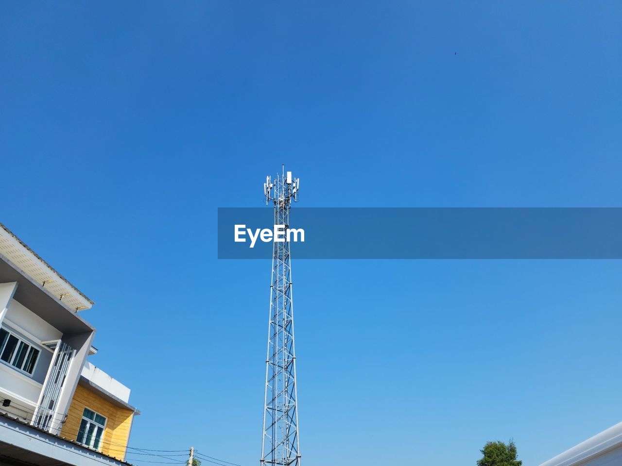 architecture, built structure, sky, blue, building exterior, clear sky, low angle view, nature, building, copy space, tower, no people, day, sunny, technology, outdoors, city, landmark, communication, sunlight