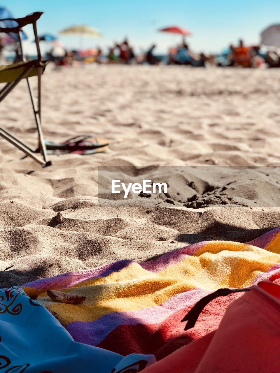 CLOSE-UP OF SAND ON BEACH AGAINST SKY