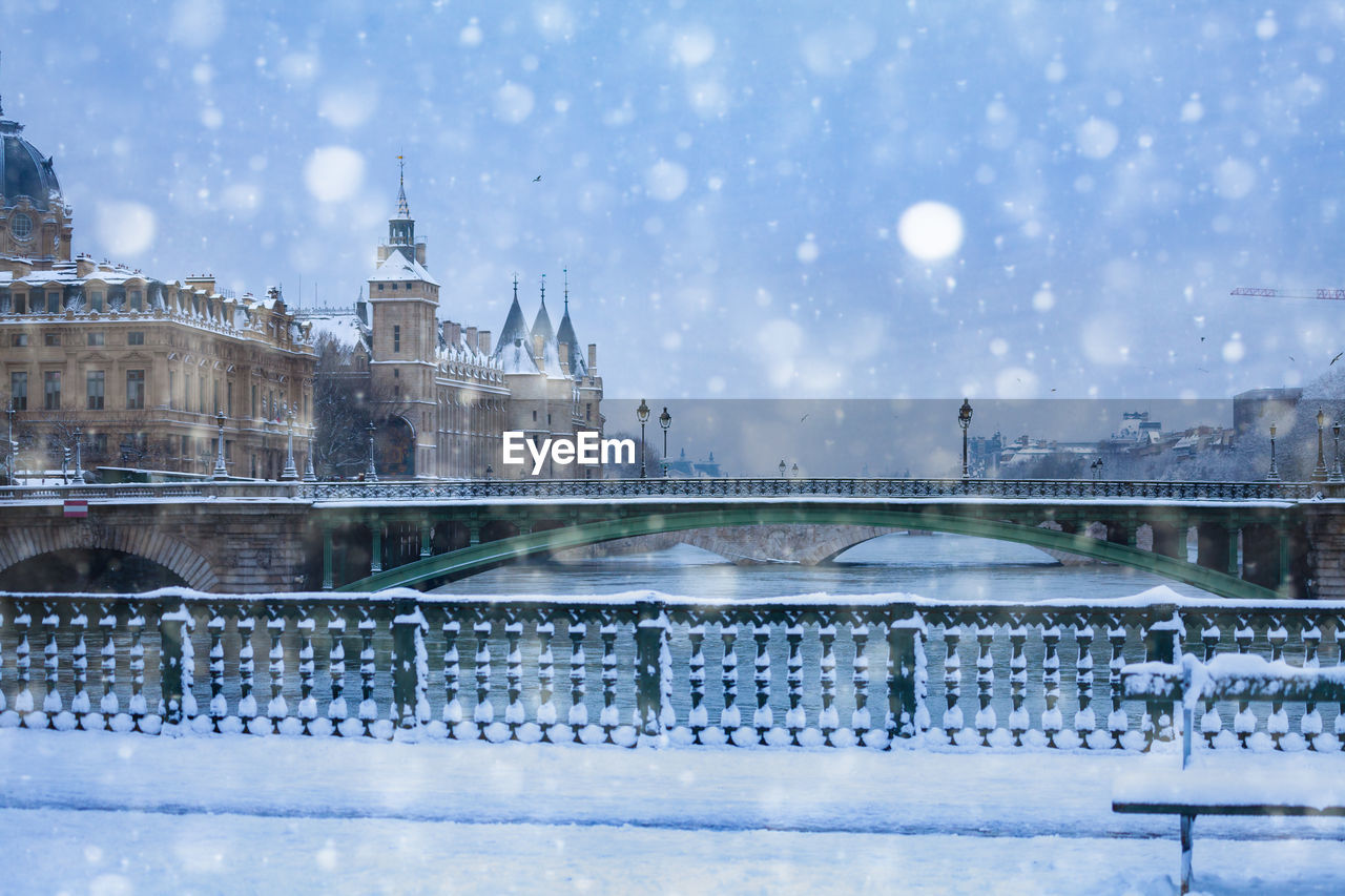 BRIDGE OVER RIVER IN CITY