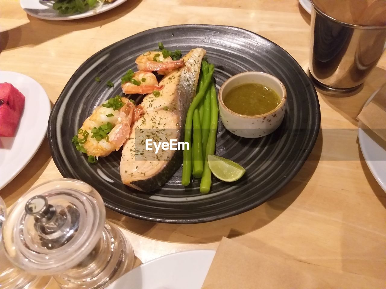 HIGH ANGLE VIEW OF FOOD SERVED IN PLATE