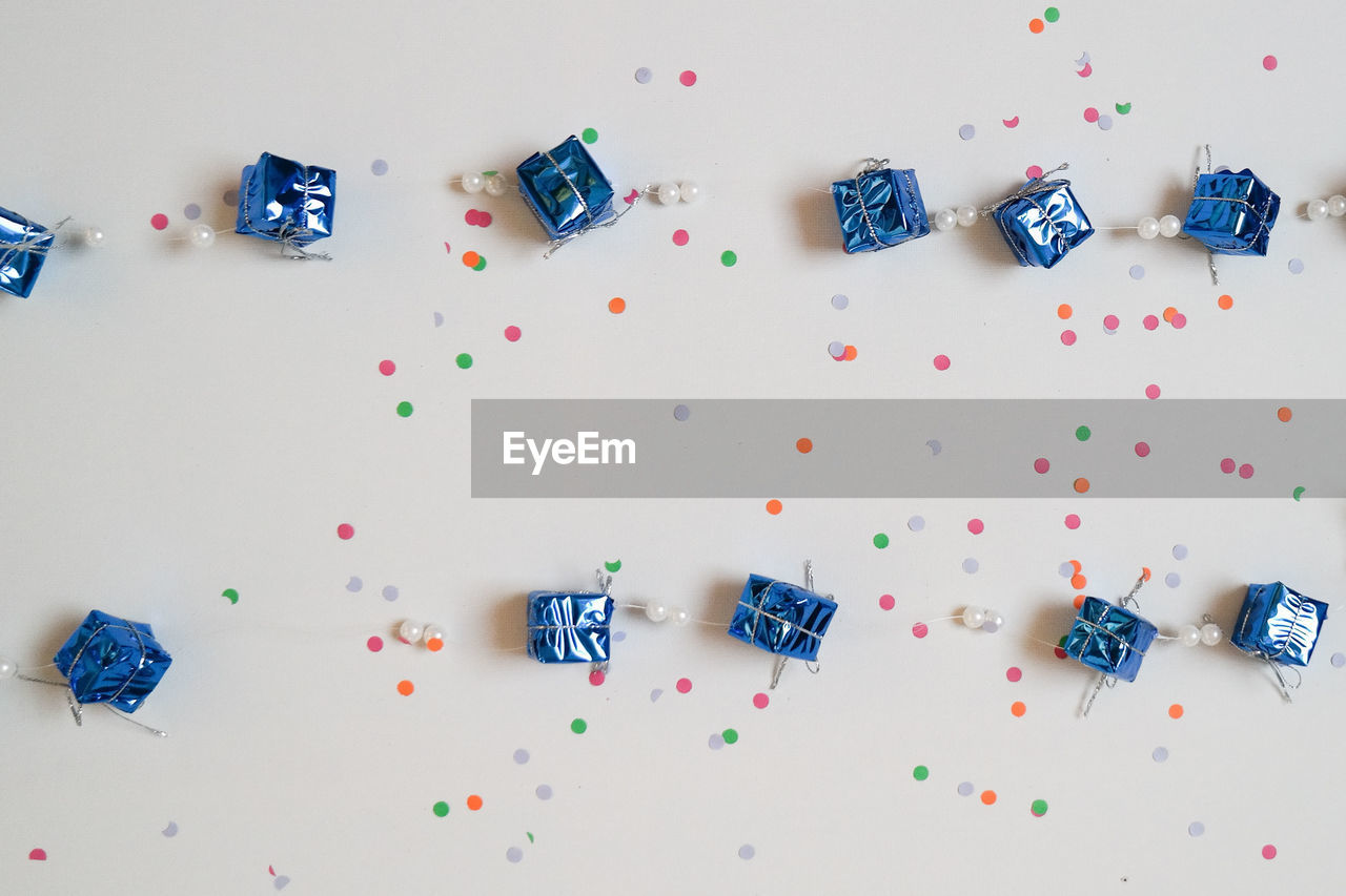 HIGH ANGLE VIEW OF MULTI COLORED CANDIES ON TABLE