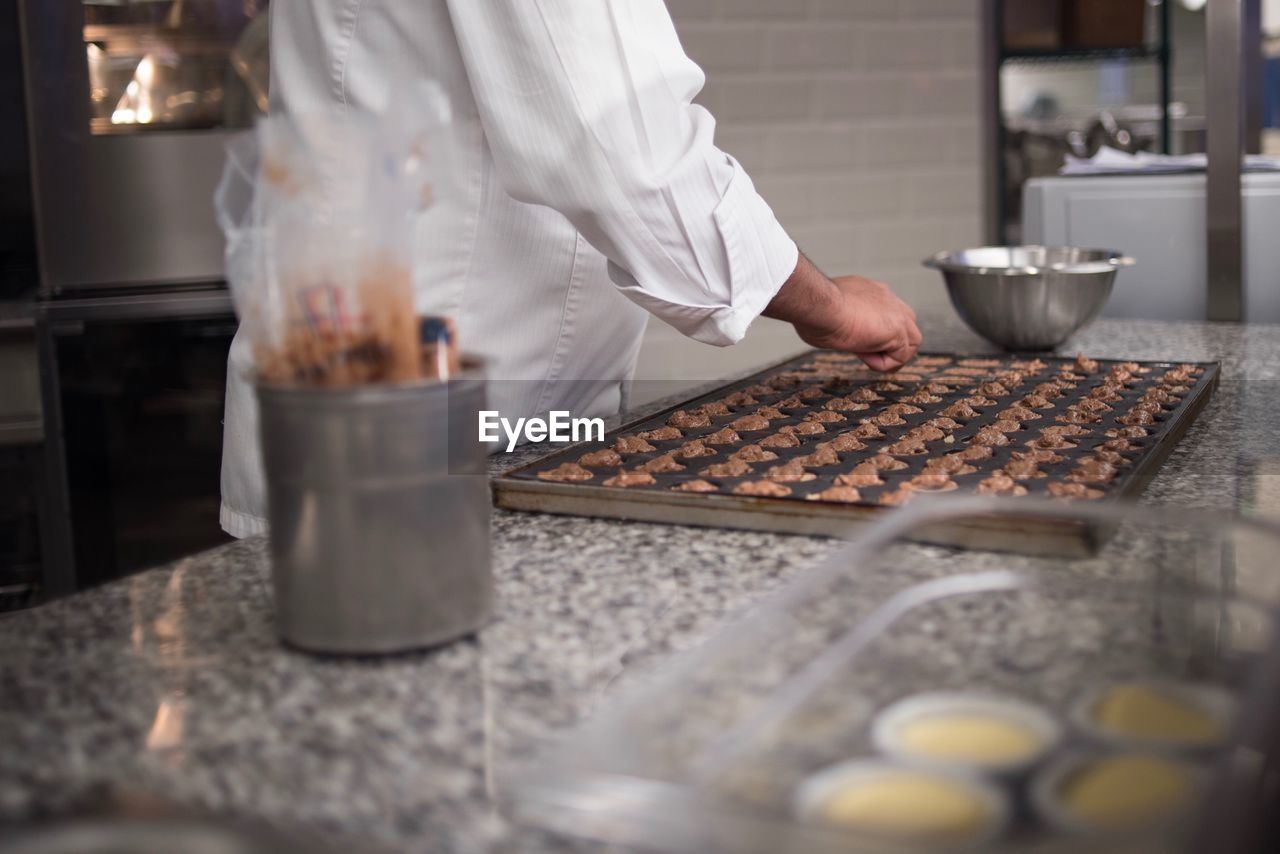 CLOSE-UP OF PERSON WORKING IN TRAY