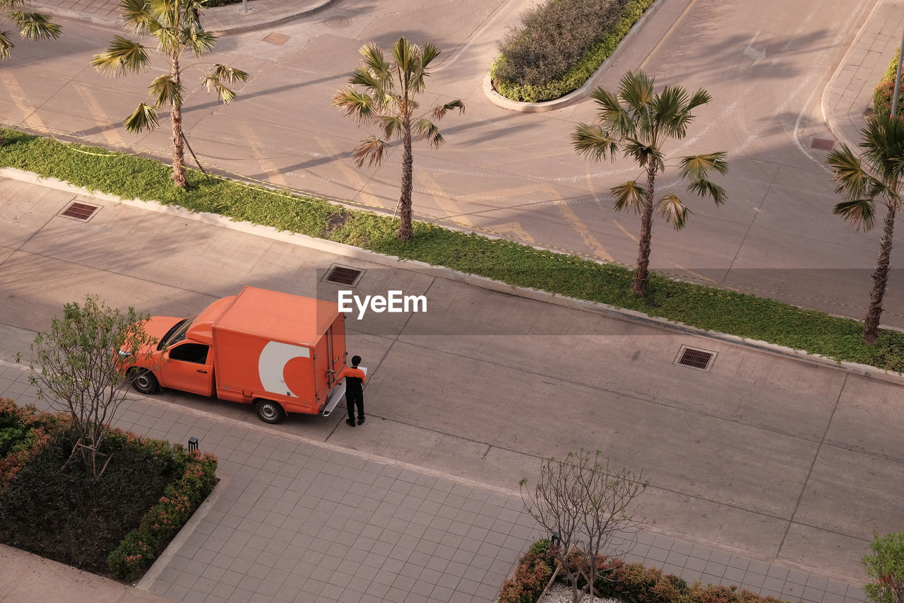 HIGH ANGLE VIEW OF ROAD IN CITY