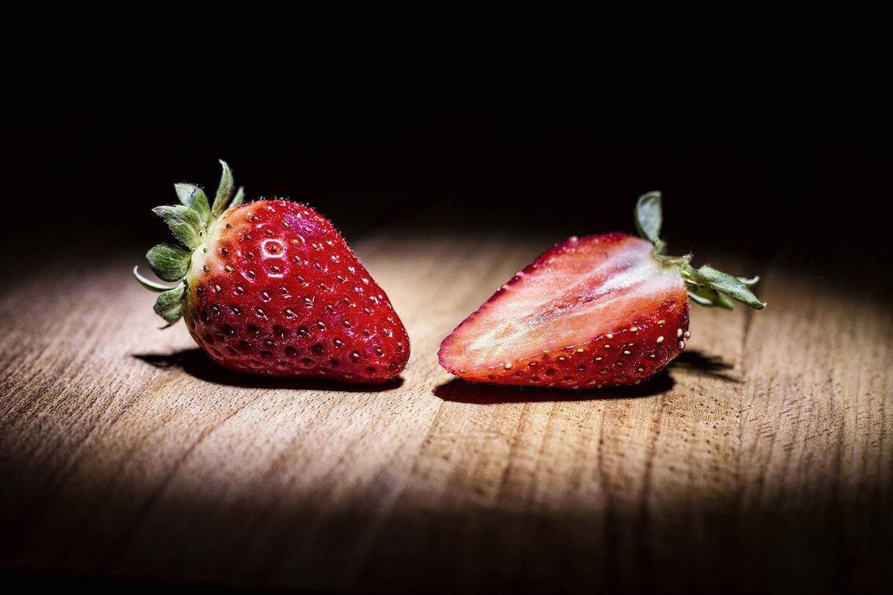 CLOSE-UP OF STRAWBERRY ON TABLE