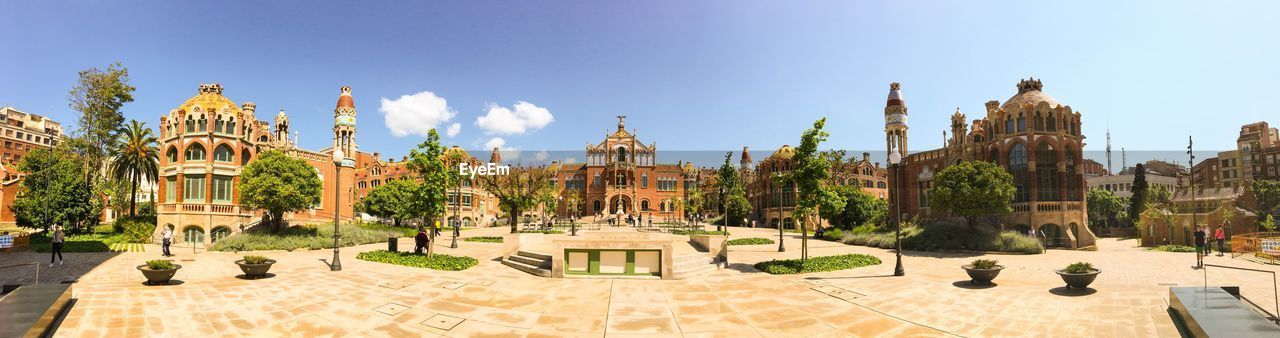 PANORAMIC VIEW OF MOSQUE AGAINST SKY